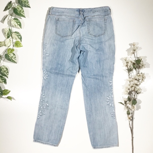 Torrid | Floral Embroidered Boyfriend Jeans Size16 - Picture 7 of 8